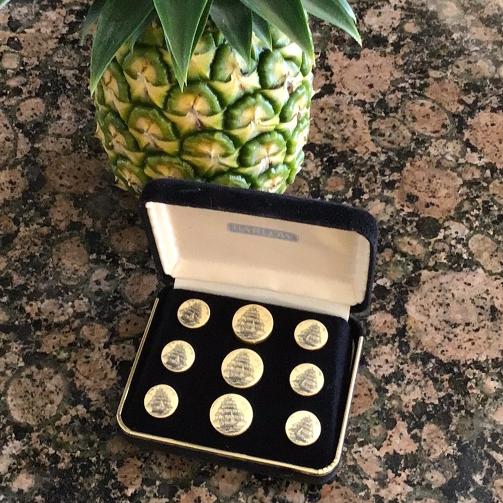 Mayflower Buttons